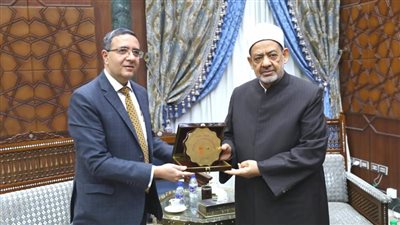 شيخ الأزهر وسفير الهند يناقشان تعزيز العلاقات العلمية والثقافية وتبادل الزيارات
