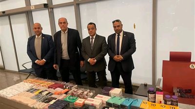 إحباط محاولة تهريب هواتف محمولة ومستحضرات تجميل بمطار القاهرة