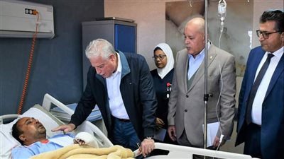 محافظ جنوب سيناء يزور طلابا أصيبوا في حادث سير بطابا