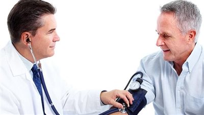 مرض ضغط الدم، استشاري يحذر: الكركدية لا يغني عن علاج الضغط