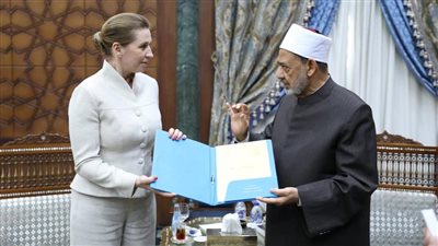 شيخ الأزهر لرئيسة وزراء الدنمارك: حرية التعبير تنتهي عند المساس بمقدسات الآخرين ورموزهم الدينية 