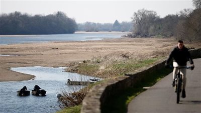 مزارعو فرنسا يُصلون من أجل المطر لأول مرة منذ قرن ونصف