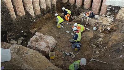 اكتشاف مقبرة ومذبح عمره 1800 عام تحت جامعة بريطانية