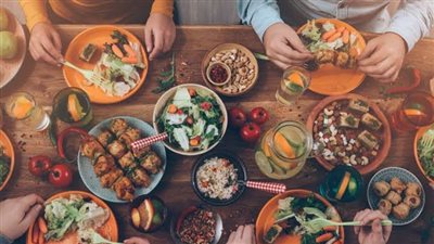 أستاذ ببحوث تكنولوجيا الأغذية يحذر من المواد المضافة إلى الغذاء ويحدد الجرعة الآمنة