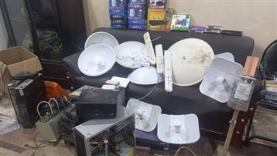 ضبط منظومة بث القنوات الفضائية المشفرة وتقديم خدمات الإنترنت بدون ترخيص بالغربية 