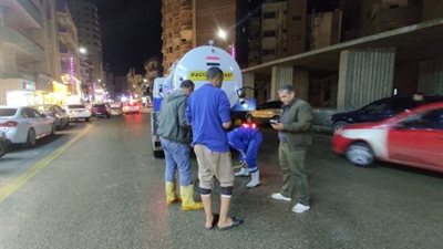 الأجهزة التنفيذية تواصل رفع المياه من الشوارع بالشرقية 