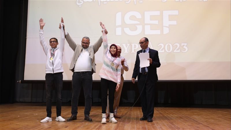 تكريم الطلاب الفائزين