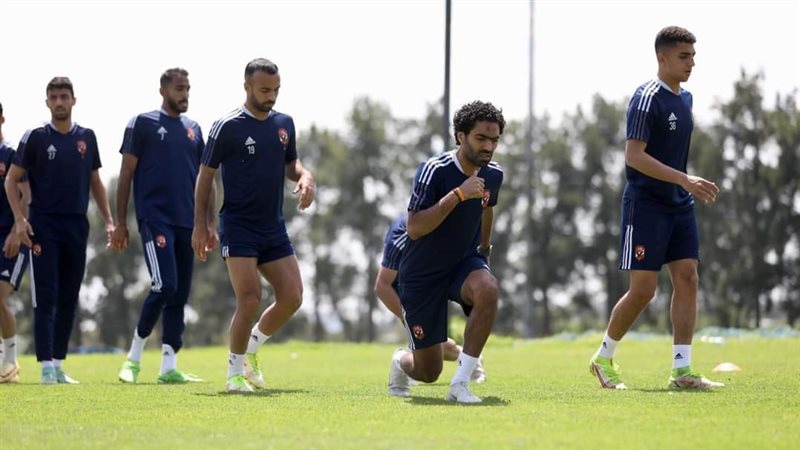 فريق الكرة بالأهلي،
