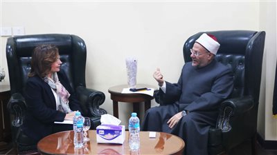 المفتي يستقبل نيفين عثمان لبحث تعزيز التعاون في مجال حماية الطفولة والأمومة