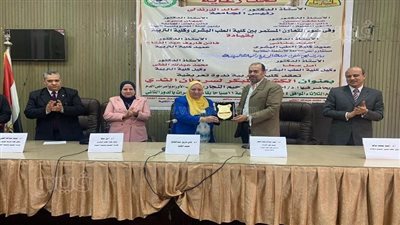 “الكشف المبكر لسرطان الثدي” ندوة بجامعة الزقازيق (صور)