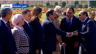 السيسي يصل مقر افتتاح مجمع الأسمدة الأزوتية ( فيديو )