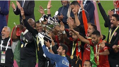  زى النهارده الأهلى يتوج باللقب الأول للسوبر الإفريقي