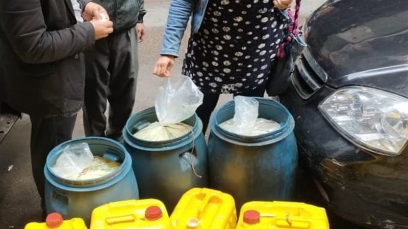 ضبط سيارة محملة بالزيوت