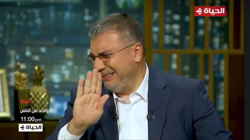 بكاء الإعلامي عمرو