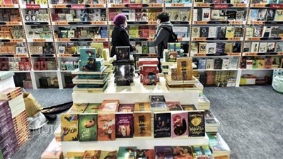 أسعار الورق تُهدد سوق الكتب، رئيس اتحاد الناشرين العرب يكشف الحل 