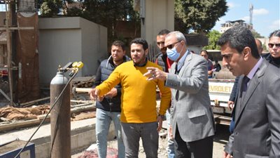 محافظ القليوبية في جولة ميدانية لمُتابعة أعمال إصلاح كوبري المُشاة