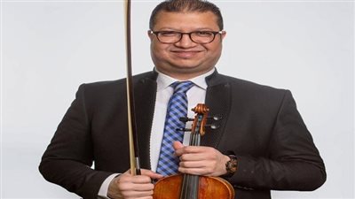 عازف الكمان محمود سرور ينوي اعتزال الفن.. وأصالة تحاول منعه