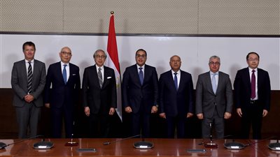 أكبر ممر لوجيستي لخدمة التجارة العالمية بين الشرق والغرب.. توقيع عقدي تحالف تشغيل الخطوط الملاحية.. 1.6 مليار دولار استثمارات.. تداول 5 ملايين حاوية سنويا 