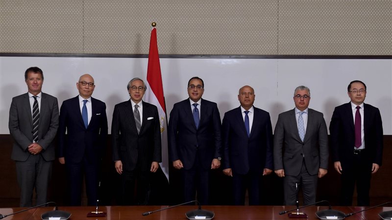توقيع مصرعقدين مع