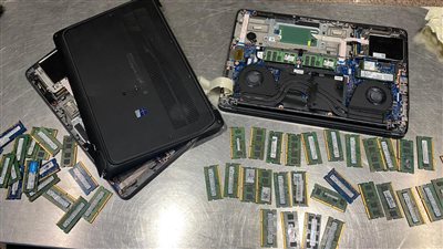 ضبط 140 هارد ورام ومنظار محظور بحوزة راكبين في مطار القاهرة (صور)