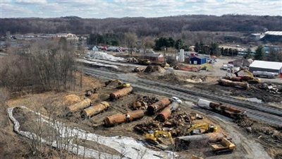 قطار يحمل مواد خطرة يخرج عن مساره في أريزونا الأمريكية 