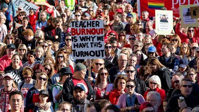 إضراب 50 ألف معلم في نيوزيلندا بسبب الوضع المعيشي