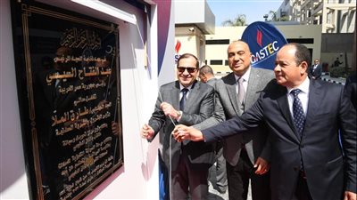 وزير البترول يفتتح أول مركز متنقل لتحويل وصيانة السيارات العاملة بالغاز الطبيعى