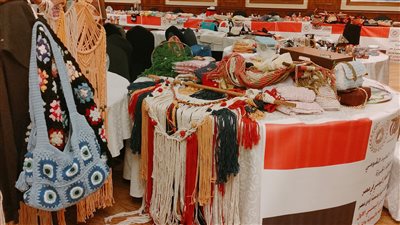 فوانيس وسجاد ومفروشات.. أبرز منتجات المعرض اليمني الأول للحرف التراثية (صور)