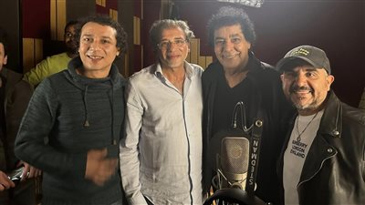 محمد منير يسجل تتر مسلسل سره الباتع بحضور خالد يوسف (صور) 