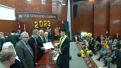 رئيس جامعة بنها يشهد حفل الخريجين للدفعة 35 بكلية الطب البشري