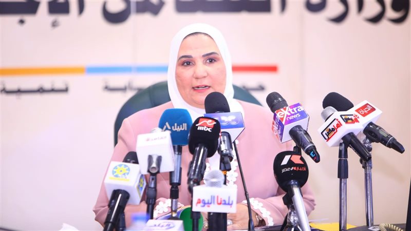 نيفين القياج وزيرة