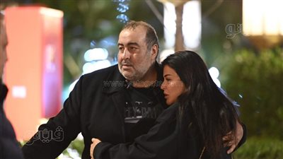 سيد رجب وجومانا مراد يعزيان المخرج سامح عبد العزيز في والده (صور)