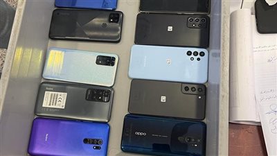 ضبط محاولة تهريب هواتف محمولة حول جسد راكب بمطار برج العرب