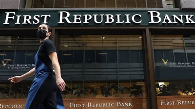 بنك أمريكي جديد على حافة الانهيار، ومصارف أمريكية كبرى تحاول إنقاذه