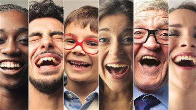 تفسير حلم الضحك في المنام وعلاقته بالسعادة والسرور والرزق بمولود صبى 