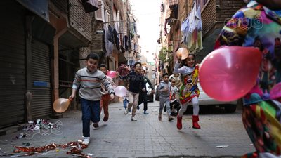 رمضان في المطرية حاجة تانية.. الإفطار الجماعي يتحول إلى سحور.. والبهجة تنتصر على غلاء الأسعار (فيديو)