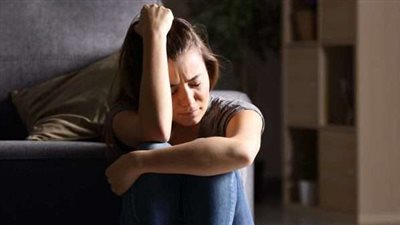 النساء أكثر عرضة للإصابة بالاكتئاب والاضطرابات المزاجية، أستاذ طب نفسي يكشف الأسباب (فيديو) 