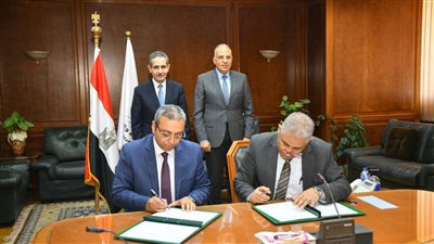 محافظ الغربية ووزير الري يوقعان بروتوكول تعاون للاستفادة من أملاك الوزارة