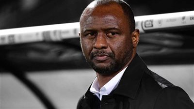 جنوى الإيطالي يطيح بمدربه باتريك فييرا 