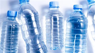 دراسة: المياه المعبأة بها جسيمات نانوية خطيرة على الصحة