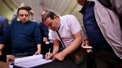 الكاتب الصحفي عصام كامل يسجل في كشوف عمومية الصحفيين (صور)