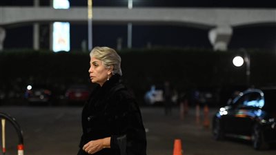 وصول سوسن بدر وإدوارد وأحمد بدير إلى عزاء والد سامح عبد العزيز (فيديو وصور) 