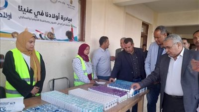 مدير التضامن ورئيس مدينة الطود بالأقصر يتابعان مبادرة عنيك في عنينا