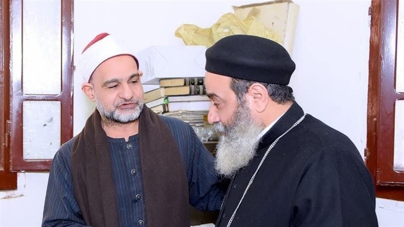 راعي كنيسة يتبرع
