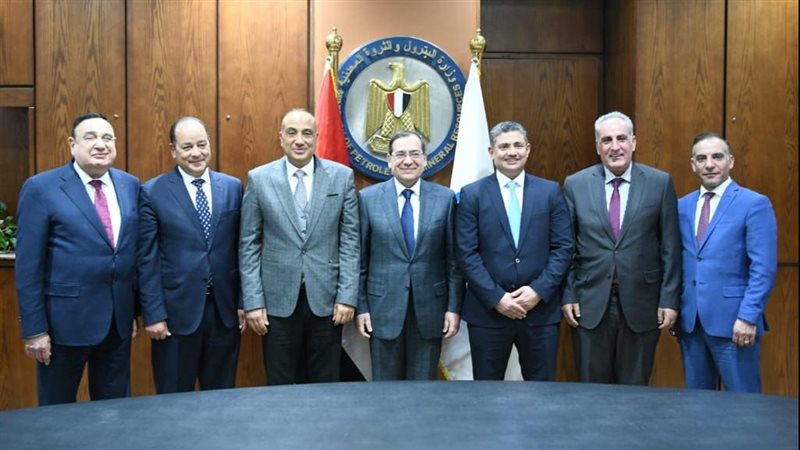 وزير البترول مع الوفد