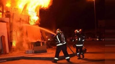 المعمل الجنائي يعاين آثار حريق مخزن في أبو رواش