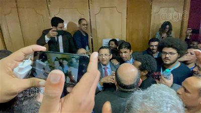 هتافات مؤيدة لخالد البلشي بعد تقدمه في أكثر من لجنة بانتخابات الصحفيين (فيديو وصور)