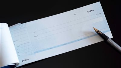 في حالة طلب دفتر شيكات إضافي.. هل يتم إصداره مجانًا؟