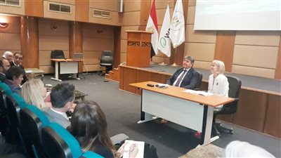 رئيس جهاز تنظيم إدارة المخلفات يبحث مع الجانب الهولندي فرص الشراكة للاستثمار