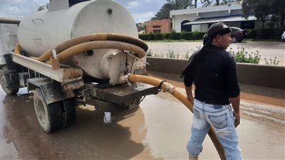 محافظ الإسكندرية: تواجد ميداني لجميع الأجهزة التنفيذية للتعامل مع تداعيات الأحوال الجوية 